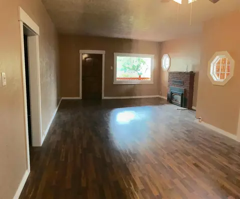 130 W Gilbert Ave, Glendale, OR 97442 photo 4