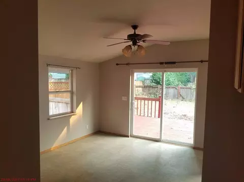 130 W Gilbert Ave, Glendale, OR 97442 photo 9