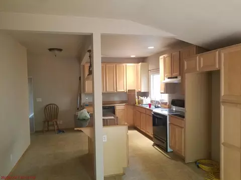 130 W Gilbert Ave, Glendale, OR 97442 photo 2