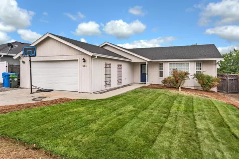 633 Heights Dr, Eagle Point, OR 97524 photo 1