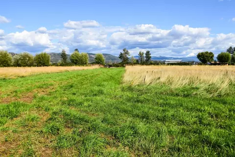 421 E Rolling Hills Dr, Eagle Point, OR 97524 photo 2