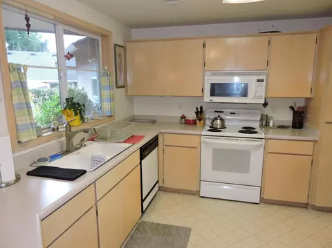 205 Samuel Lane Loop Rd, Phoenix, OR 97535 photo 5