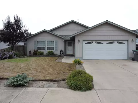 205 Samuel Lane Loop Rd, Phoenix, OR 97535 photo 2
