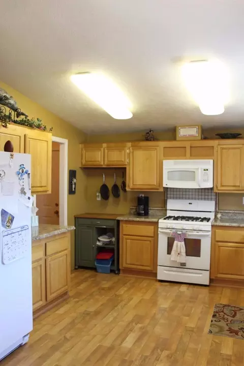 847 Royal Ave, Eagle Point, OR 97524 photo 6