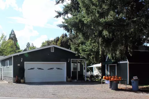 847 Royal Ave, Eagle Point, OR 97524 photo 3