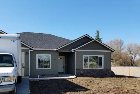 401 Live Oak Loop, Central Point, OR 97502 photo 1