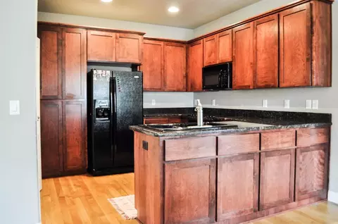 646 Blue Moon Dr, Central Point, OR 97502 photo 3