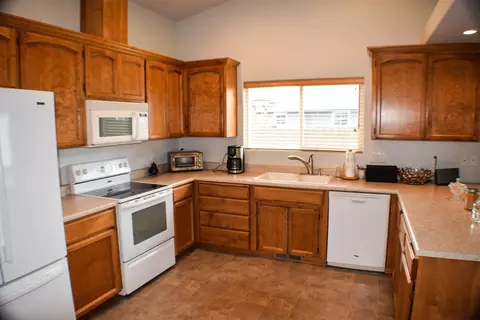 421 Westminster Dr, Eagle Point, OR 97524 photo 6