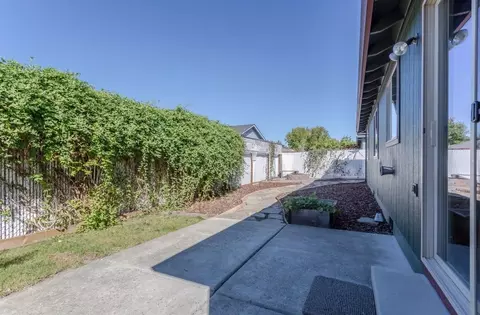 353 Bradley Way, Eagle Point, OR 97524 photo 3