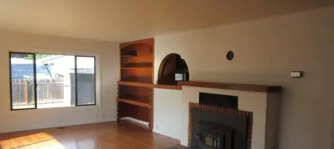 513 S Royal Ave, Eagle Point, OR 97524 photo 3