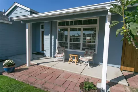 894 Win Way, Eagle Point, OR 97524 photo 4