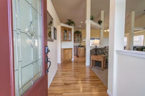 894 Win Way, Eagle Point, OR 97524 photo 5