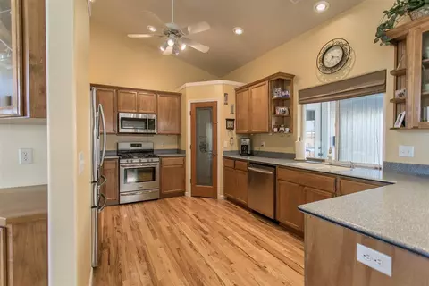 894 Win Way, Eagle Point, OR 97524 photo 9