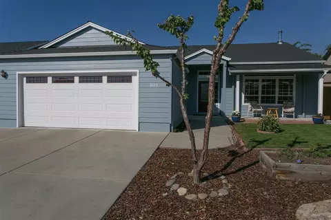 894 Win Way, Eagle Point, OR 97524 photo 3