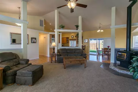 894 Win Way, Eagle Point, OR 97524 photo 7