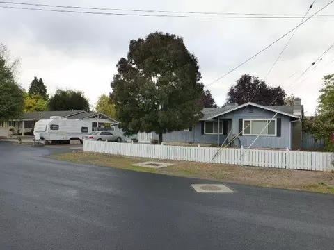 724 S Platt Pl, Eagle Point, OR 97524 photo 1