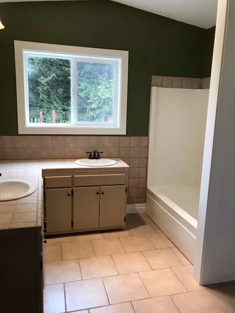 577 Gilbert Ave, Glendale, OR 97442 photo 10