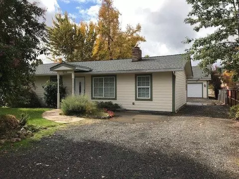 620 S Fourth St, Central Point, OR 97502 photo 1
