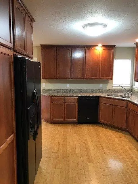 620 S Fourth St, Central Point, OR 97502 photo 4