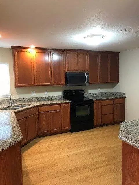 620 S Fourth St, Central Point, OR 97502 photo 5