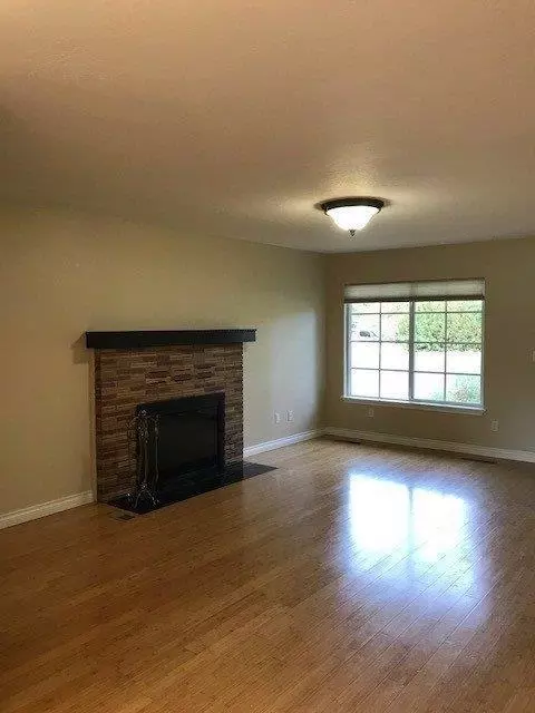 620 S Fourth St, Central Point, OR 97502 photo 2