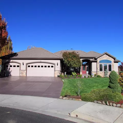 255 Pine Lake Dr, Eagle Point, OR 97524 photo 1