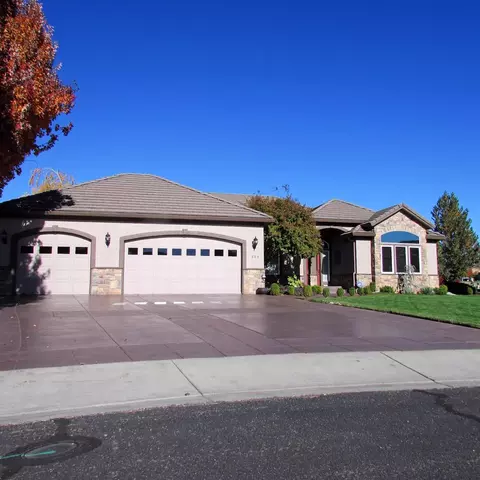 255 Pine Lake Dr, Eagle Point, OR 97524 photo 2