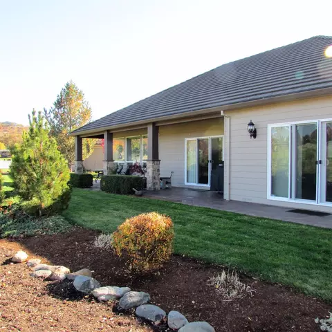 255 Pine Lake Dr, Eagle Point, OR 97524 photo 3