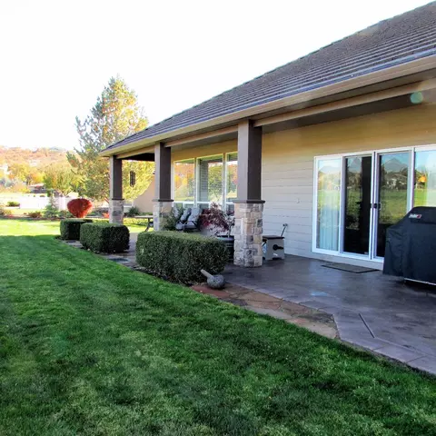 255 Pine Lake Dr, Eagle Point, OR 97524 photo 10