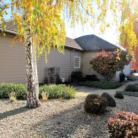 255 Pine Lake Dr, Eagle Point, OR 97524 photo 4
