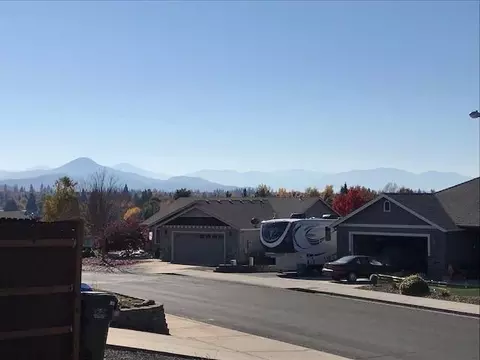 1165 Highlands Dr, Eagle Point, OR 97524 photo 1