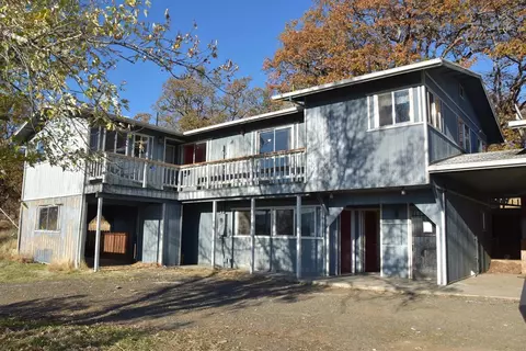 940 Linn Rd, Eagle Point, OR 97524 photo 1