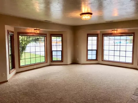 235 W Gregory Rd, Central Point, OR 97502 photo 6