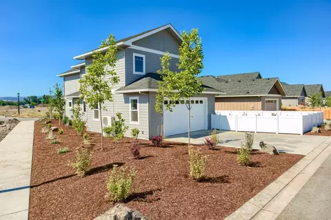 569 Eagle Rock Dr, Central Point, OR 97502 photo 3