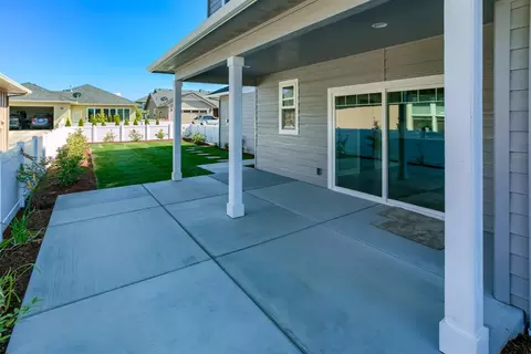 569 Eagle Rock Dr, Central Point, OR 97502 photo 6