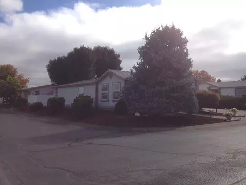 555 Freeman Rd #255, Central Point, OR 97502 photo 2