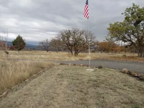 1214 Stevens Rd, Eagle Point, OR 97524 photo 6