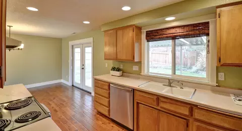 932 Corey Dr, Phoenix, OR 97535 photo 8