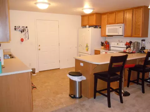 845 Crystal Dr, Eagle Point, OR 97524 photo 2