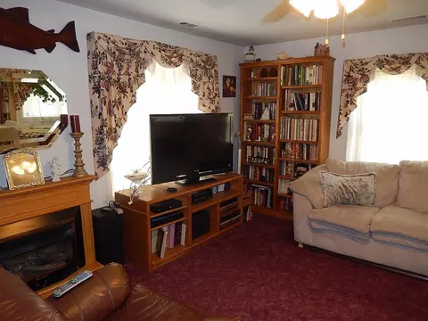 6883 Pinehurst St, Central Point, OR 97502 photo 3