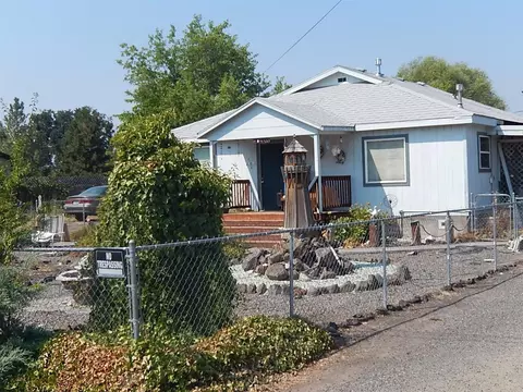 6883 Pinehurst St, Central Point, OR 97502 photo 1