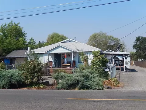 6883 Pinehurst St, Central Point, OR 97502 photo 2