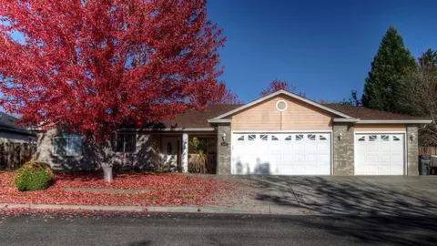 487 Westminster Dr, Eagle Point, OR 97524 photo 1