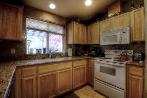 487 Westminster Dr, Eagle Point, OR 97524 photo 9