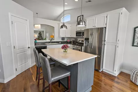 986 Heather Way, Eagle Point, OR 97524 photo 1