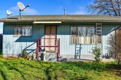 438 E 2nd Ave, Riddle, OR 97469 photo 5