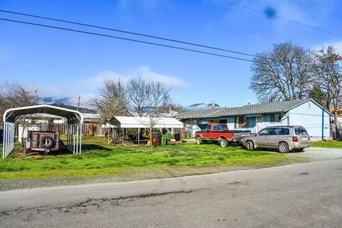 438 E 2nd Ave, Riddle, OR 97469 photo 10