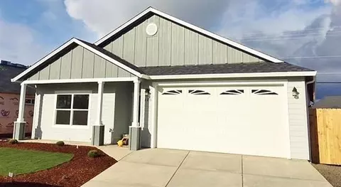 120 Greenview Dr, Eagle Point, OR 97524 photo 1