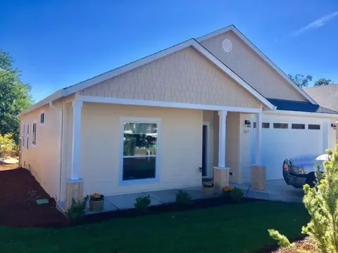 127 Greenview Dr, Eagle Point, OR 97524 photo 1