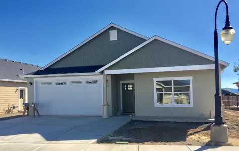 109 Greenview Dr, Eagle Point, OR 97524 photo 1